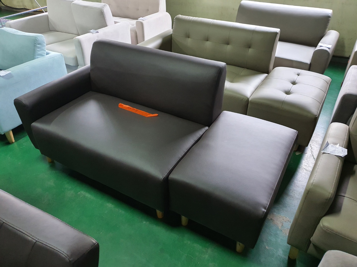 [B등급] 210827-4 뮤즈 우형 2인소파 인조가죽 브라운 (스툴포함)